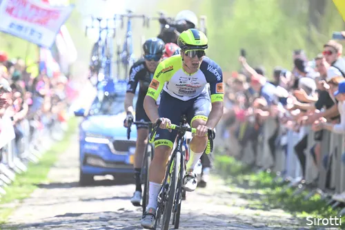 Tom Devriendt kon met de besten mee tijdens Parijs-Roubaix in 2022.