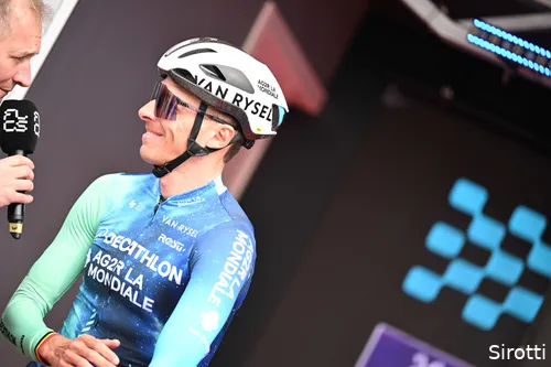 oliver naesen