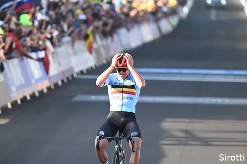 Led by Vanthourenhout, Remco Evenepoel became world champion in Australia.