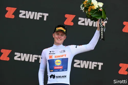 Albert Philipsen in the white jersey