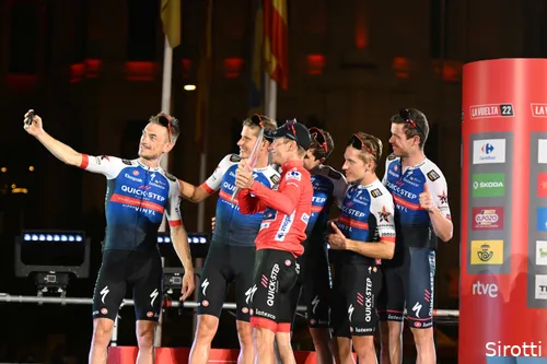 Van Wilder (second to the right) celebrates Evenepoel's Vuelta victory at the 2022 Vuelta