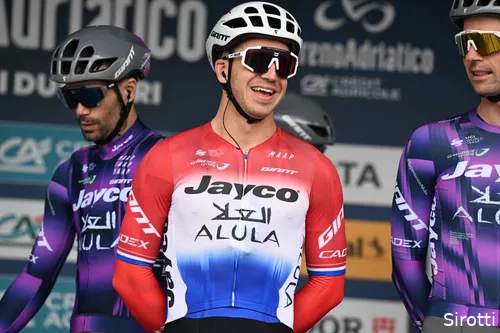 dylan groenewegen jayco alula