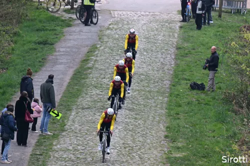 Ook Cofidis verkende op donderdag het Roubaix-parcours