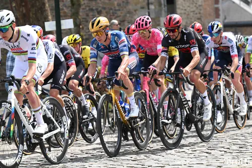 Alaphilippe on the wheel of Pogacar and Evenepoel at Liège-Bastogne-Liège.&nbsp;