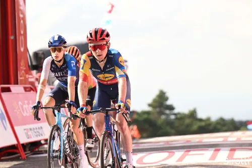 Sam Oomen on the offensive, during the 2024 Vuelta