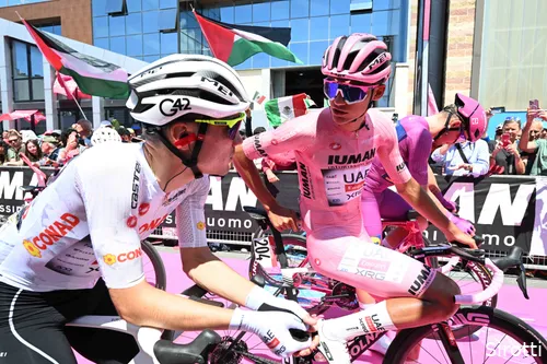 Ayuso (left) and Del Toro (right) are 1 and 2 in the Giro
