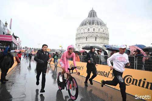 Del Toro still leads the Giro d'Italia after time trial