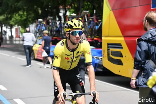 Yates staat na de etappe van dinsdag 26 seconden van rozetruidrager Isaac Del Toro