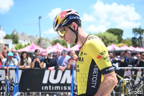 Van Aert could not fulfill his duties as lead-out.