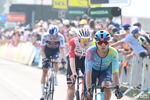 The sprint for second place was won by Harold Tejada, ahead of Louis Barré and Florian Lipowitz