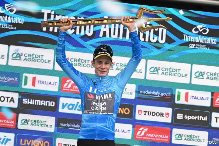 Vingegaard gaf de concurrentie -zonder Evenepoel- een pak slaag in Tirreno-Adriatico