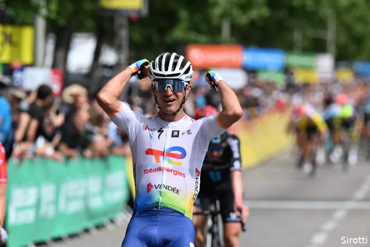 Vuillermoz won another stage in the Critérium du Dauphiné in 2022.