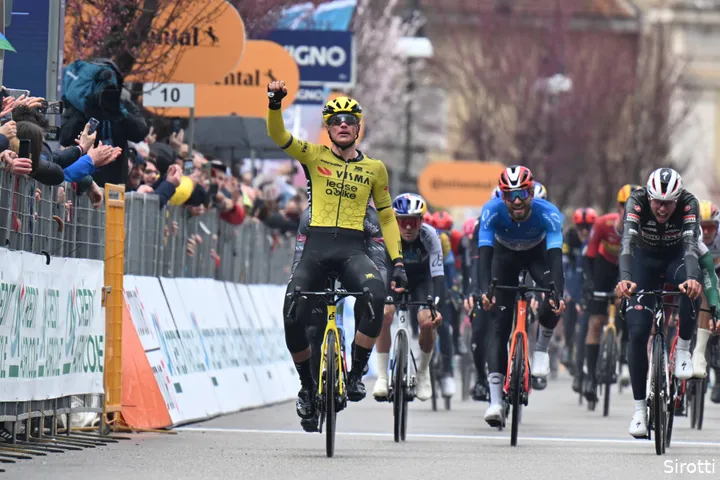 Kooij wins after a tough stage in Tirreno-Adriatico