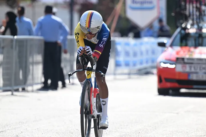 Egan Bernal is in place 21 in the general classification, 48 seconds behind Roglic