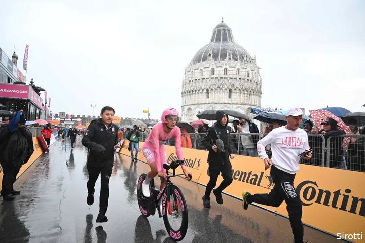 Del Toro still leads the Giro d'Italia after time trial