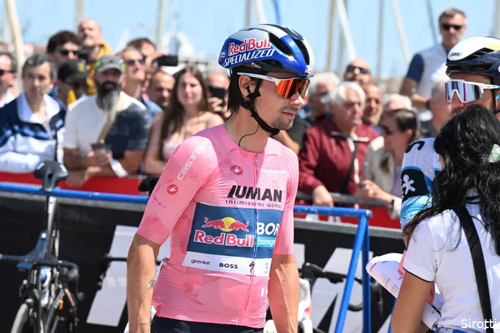 Roglic was still riding in pink on Saturday, but that is suddenly far away after Sunday