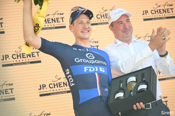 Küng earns a podium spot after a strong day in the breakaway.