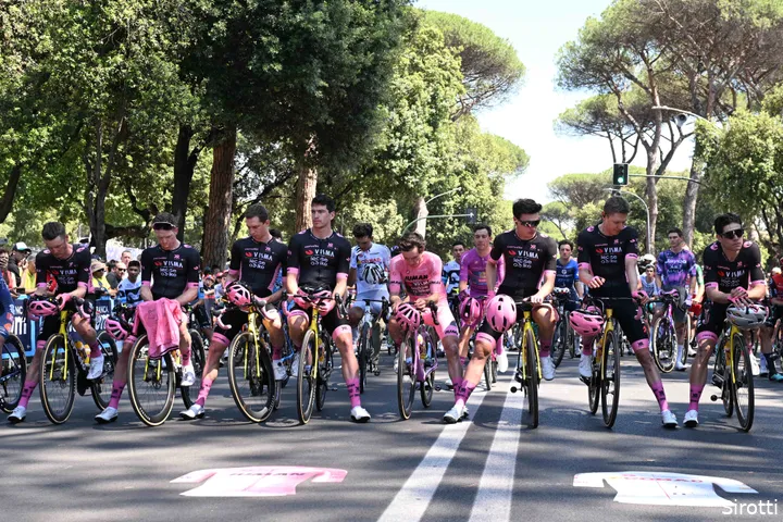 The Giro d'Italia held an impressive minute's silence for Daisy Gesink.