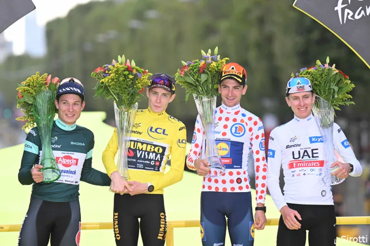 Philipsen was already in green on the final podium in Paris in 2023