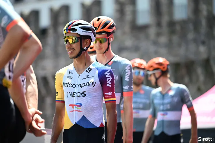 egan-bernal-thymen-arensman