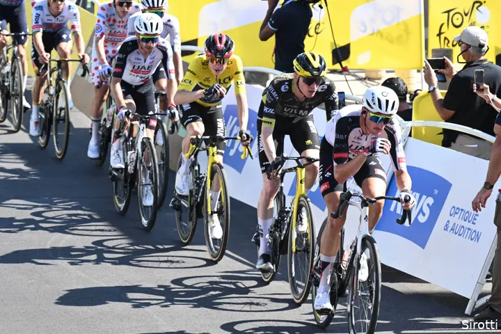 brandon-mcnulty-matteo-jorgenson-uae-emirates-visma-lease-a-bike