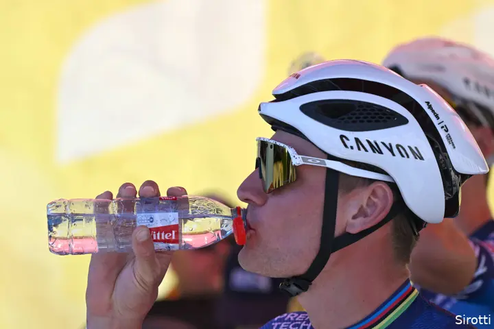 mathieu-van-der-poel-warm-heet