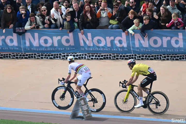 tadej-pogacar-wout-van-aert