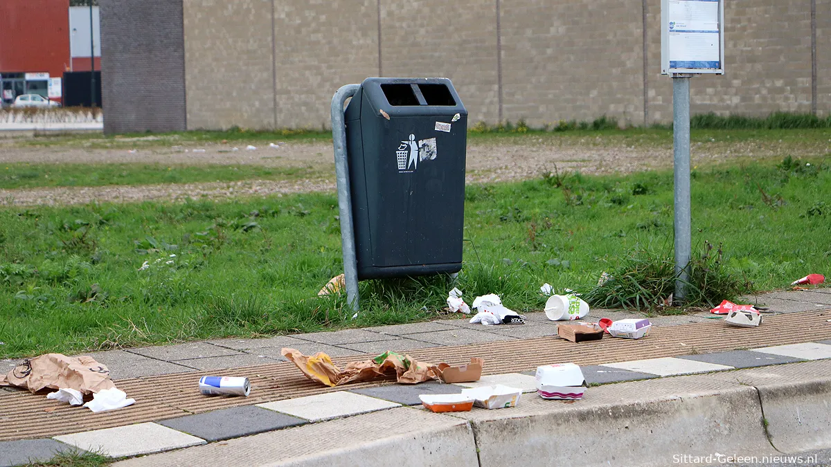 afval bushalte parijsboulevard sittard