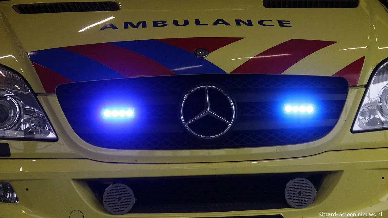 ambulance mercedes donker