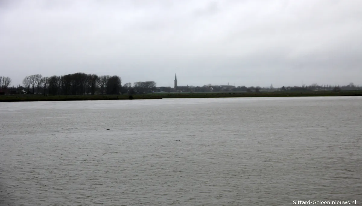 maas bij visserweert met zich op kerktoren maaseik januari 2017