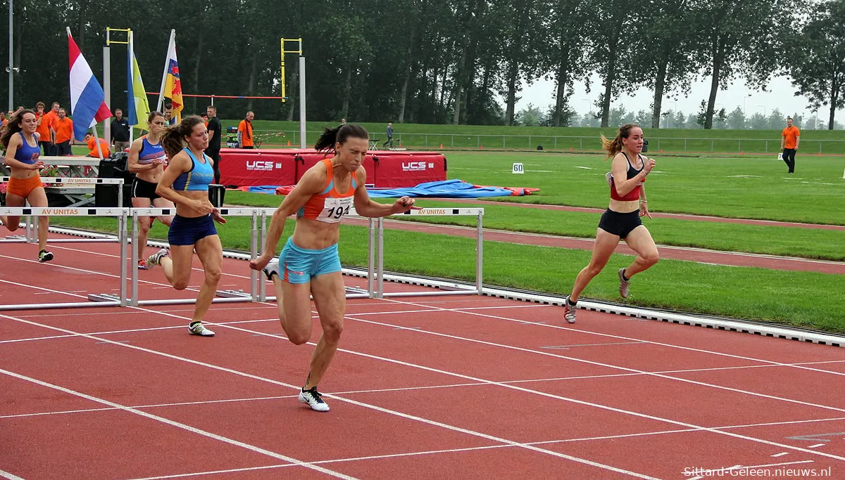 nk atletiek clubteams sittard eva strogies wint 100m horden