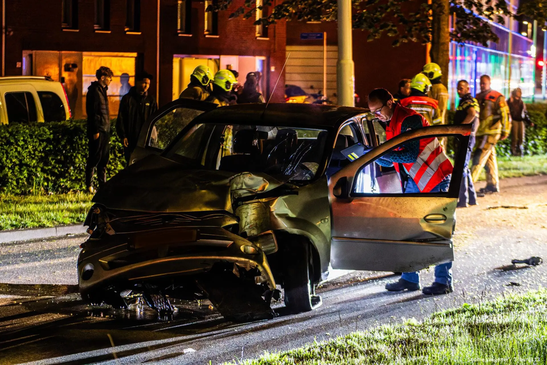 vijf jongeren gewond na botsing tegen paal politie onderzoekt ongeval ringbaan noord tilburg 16 05 2026 7 kopie 2