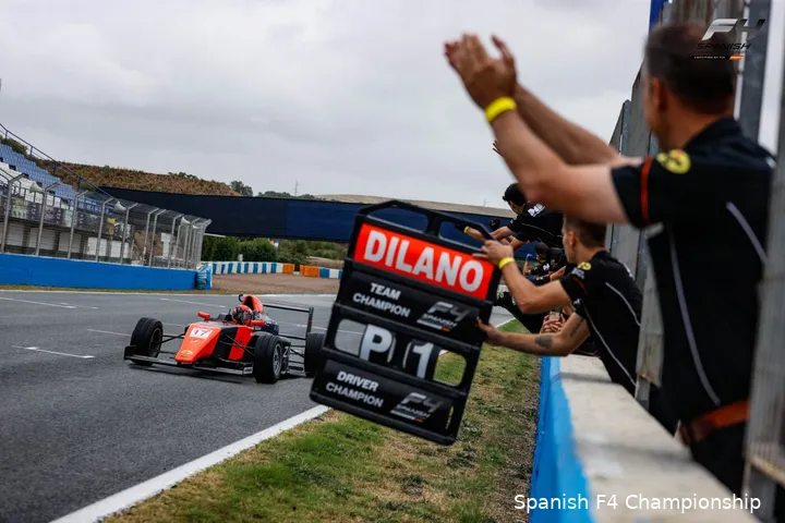 Dilano Van 't Hoff kwam afgelopen weekend als kersverse F4-kampioen over de finish op het circuit van Jerez