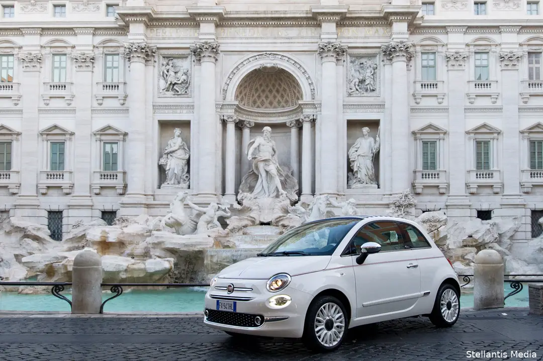 la-500-dolcevita-alla-fontana-di-trevi-a-roma-07-2019