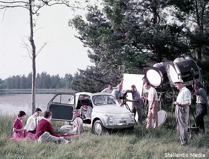 fiat-500-su-un-set-cinematografico-1957