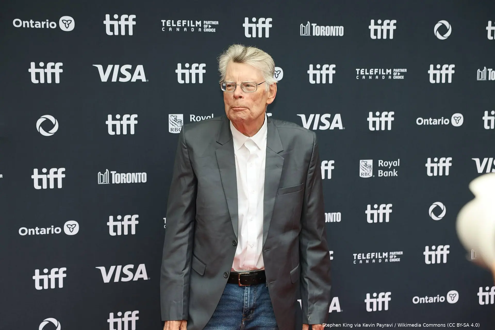 2048px-Stephen_King_at_the_2024_Toronto_International_Film_Festival_2 (1)