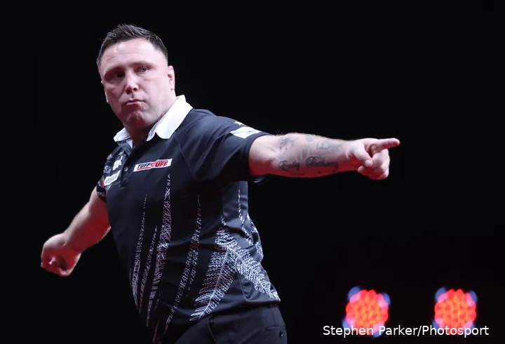 Gerwyn Price in actie op de New Zealand Darts Masters