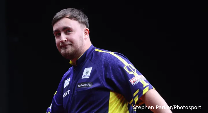 Luke Littler in actie op de New Zealand Darts Masters