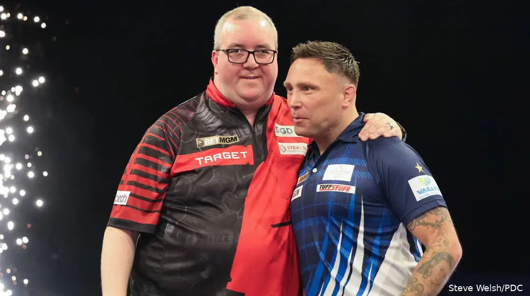 Stephen Bunting legt zijn hand op de schouder van Gerwyn Price