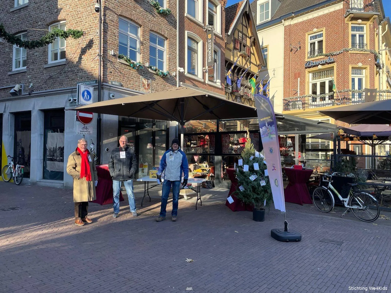 Wensboomactie op de Markt in Sittard, help een kind aan een cadeau!