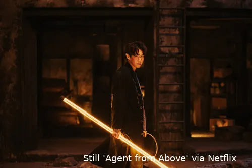 AgentFromAbove_Netflix_0358