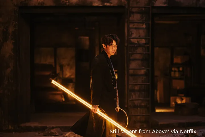 AgentFromAbove_Netflix_0358