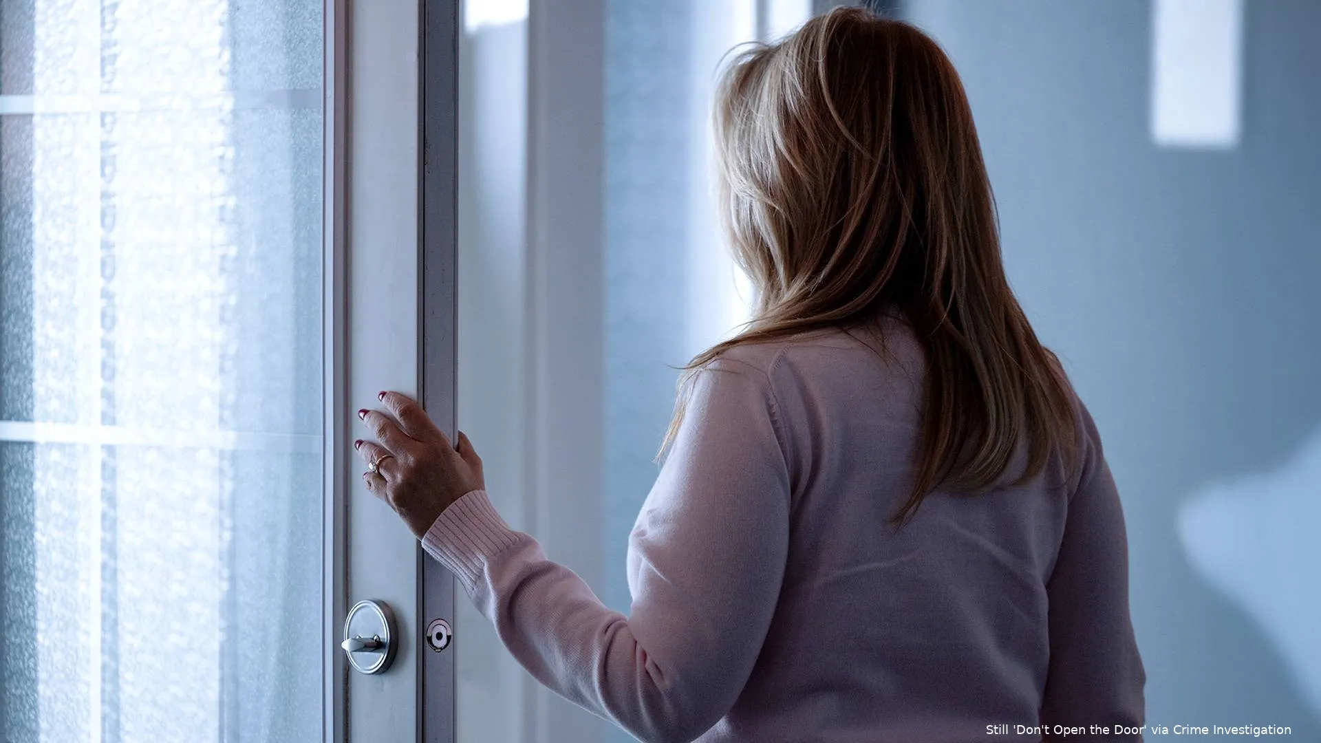 Dont_Open_The_Door_S01_E02_Death_For_Sale