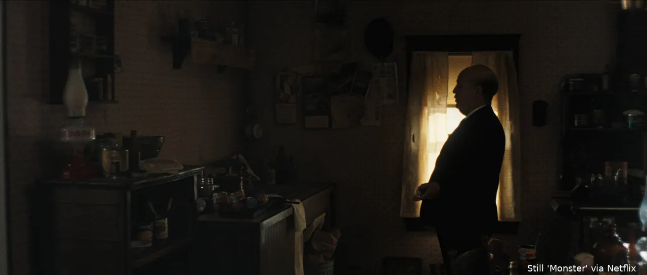 Monster__The_Ed_Gein_Story_n_S1_E2_00_40_48_00R