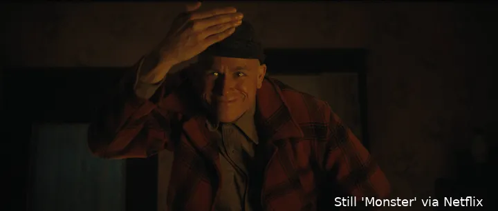 Monster__The_Ed_Gein_Story_n_S1_E3_00_20_01_23R