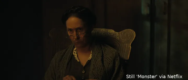 Monster__The_Ed_Gein_Story_n_S1_E4_00_24_58_05R