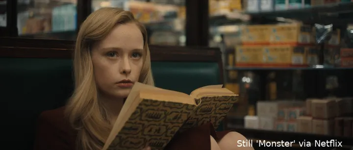 Monster__The_Ed_Gein_Story_n_S1_E6_00_17_30_02R