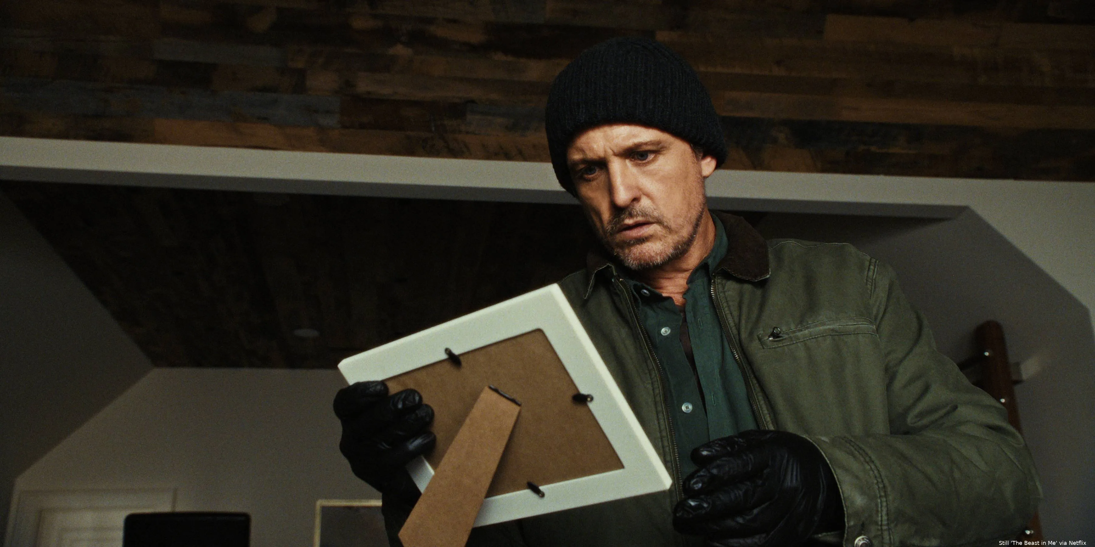 The_Beast_in_Me_n_S1_E3_00_44_11_00_R