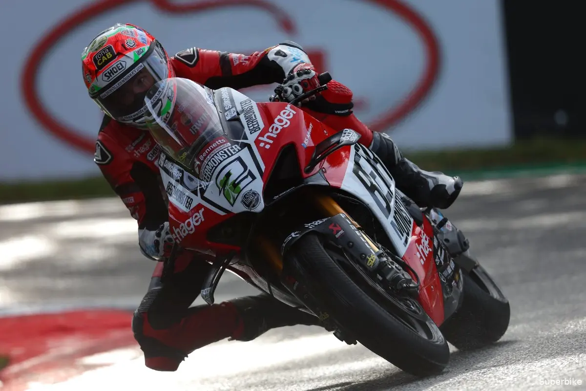 glenn irwin cadwell park british superbike 2023