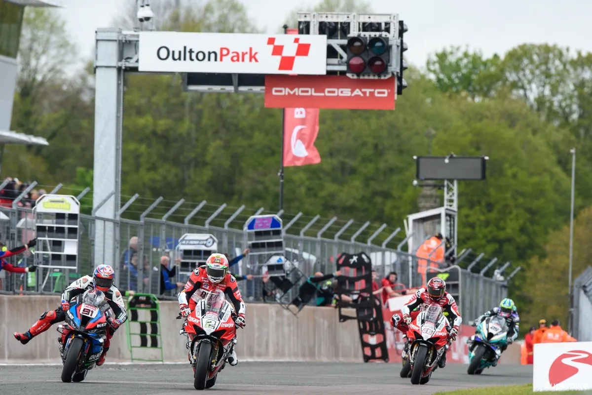 british superbike 2023 oulton park race 3